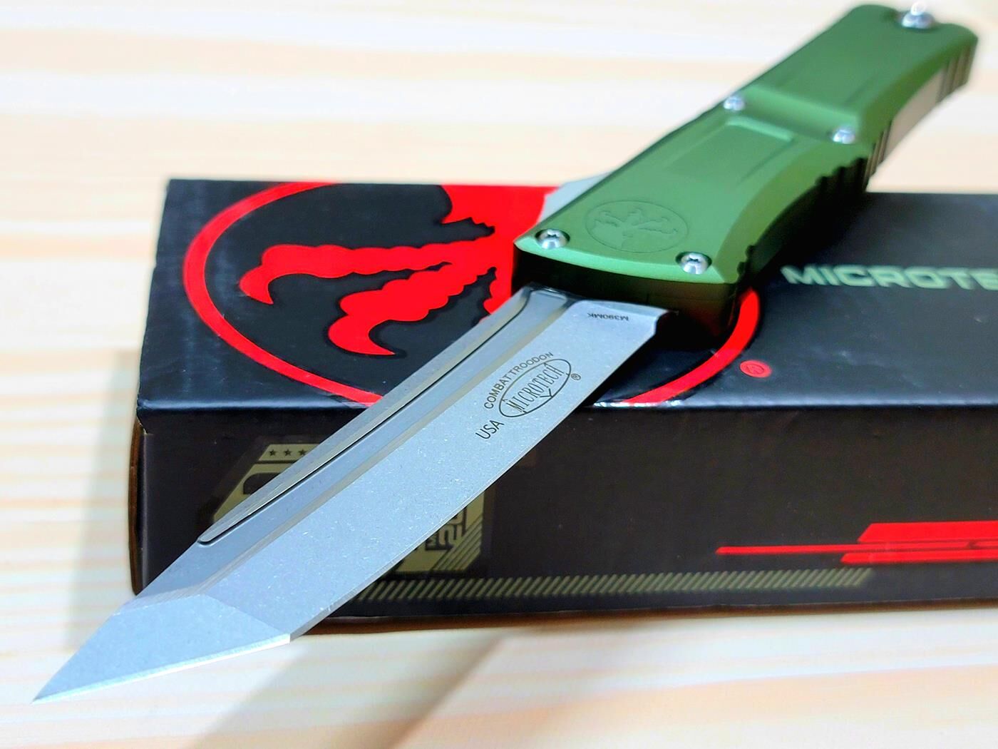 Microtech Combat Troodon Gen III Tanto Edge Stonewashed OTF Knife (SV-GR) - Ảnh 4