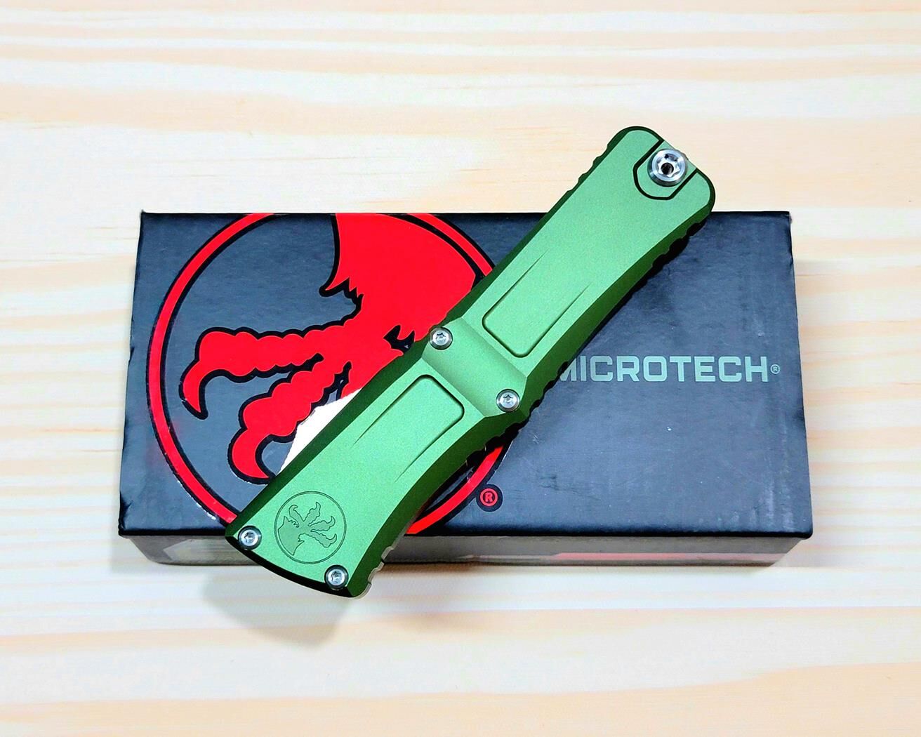Microtech Combat Troodon Gen III Tanto Edge Stonewashed OTF Knife (SV-GR) - Ảnh 5
