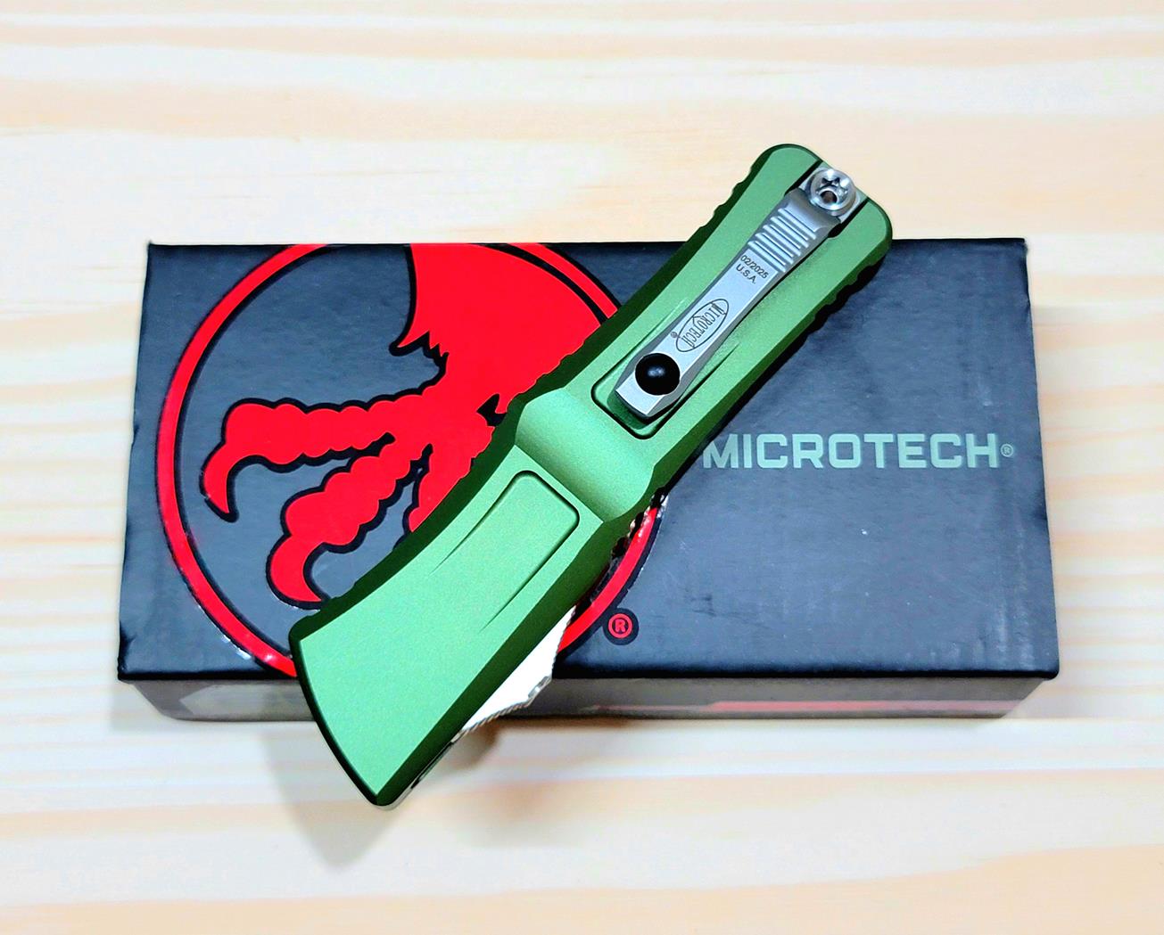 Microtech Combat Troodon Gen III Tanto Edge Stonewashed OTF Knife (SV-GR) - Ảnh 6