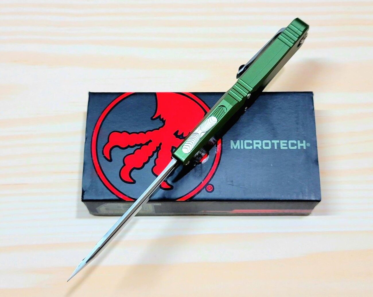 Microtech Combat Troodon Gen III Tanto Edge Stonewashed OTF Knife (SV-GR) - Ảnh 3